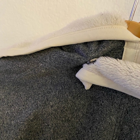 Versatile Lululemon Jacket - Picture 3 of 8